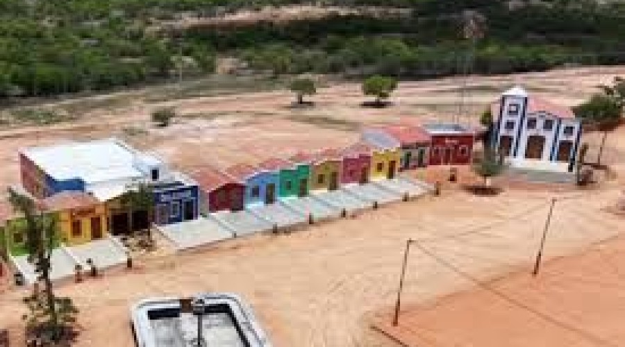 Com igreja e casinhas coloridas, cantor constrói ‘mini cidade’ inspirada no Nordeste antigo dentro de sua fazenda