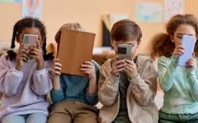Cuidado com as Crianças: Uso excessivo de celulares vira questão de saúde mental
