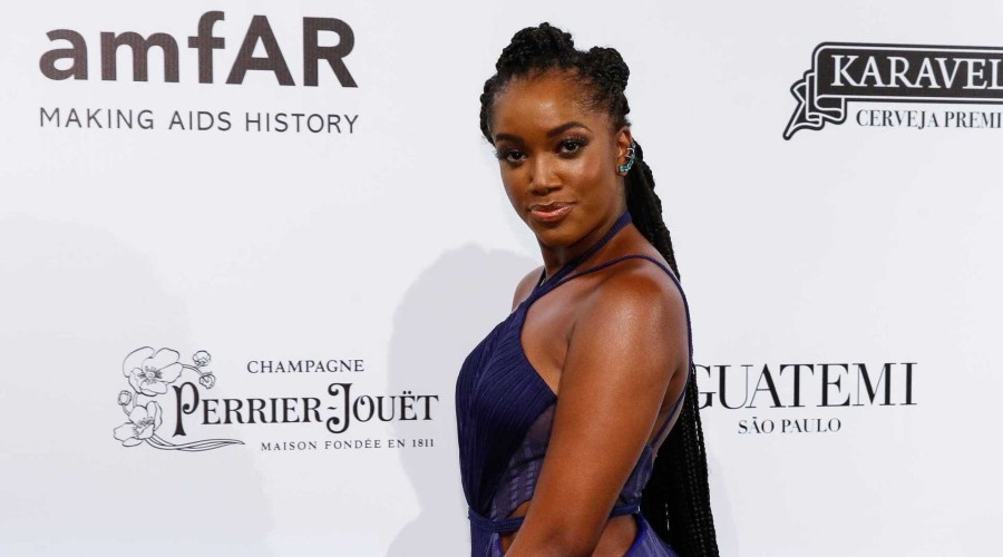 Iza lança clipe com tom social e se posiciona contrária a Bolsonaro