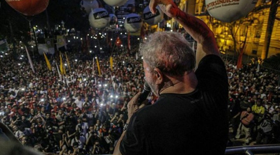 PT divulga pesquisa do Vox Populi que mostra Lula mais forte para disputar a Presidência da República depois da condenação e sua prisão