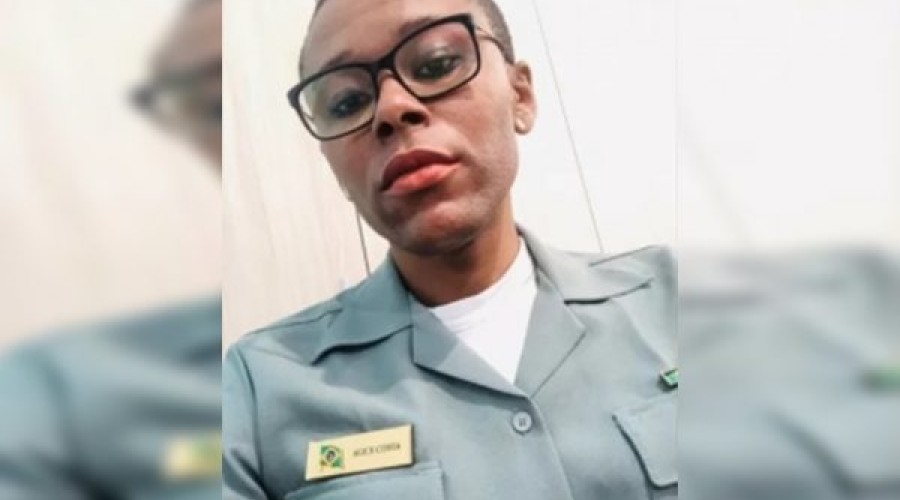 Trans militar é indenizada e retoma o direito de usar trajes femininos