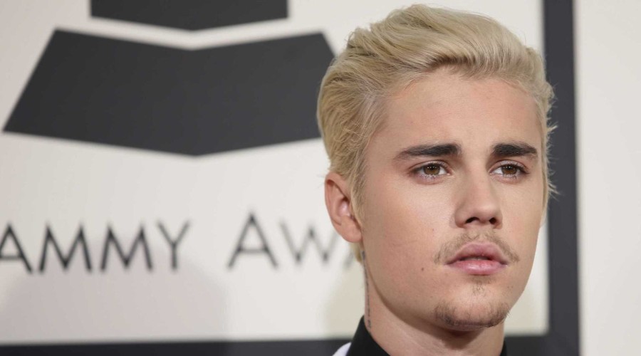 Justin Bieber dá lanche a moradores de rua e é expulso aos gritos