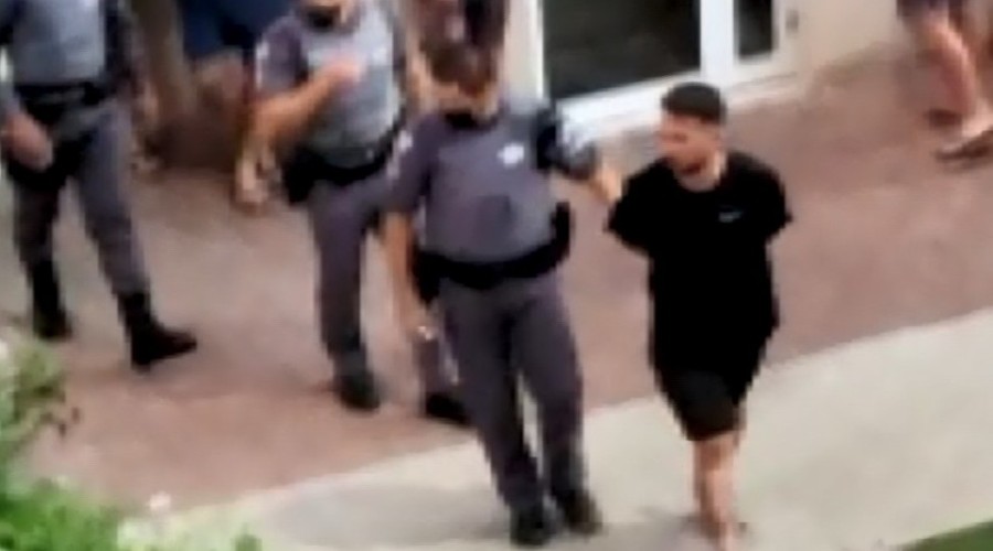 Homem é detido por fazer disparos para o alto em sacada de prédio após confusão com vizinho em Campinas