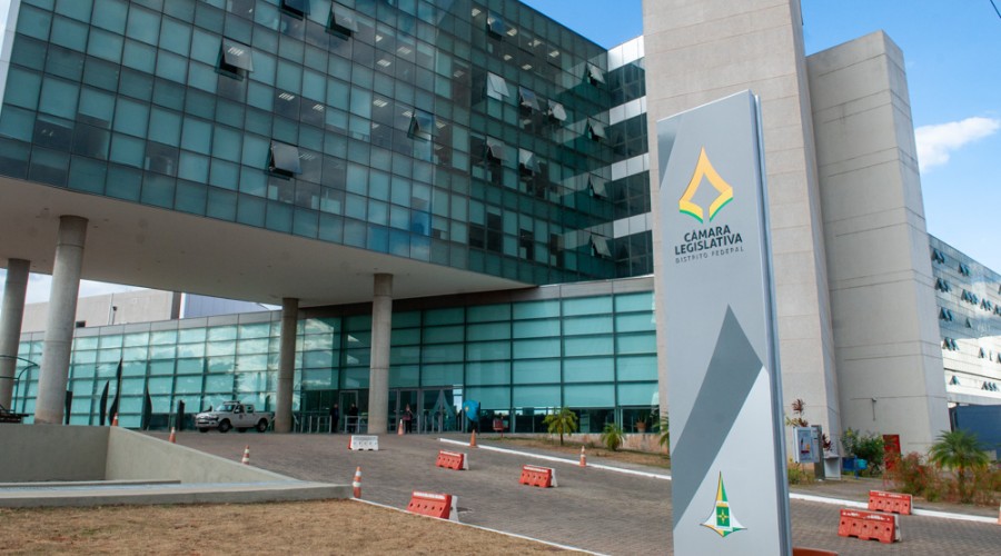 Projeto que prevê aumento para os professores passa pelo plenário