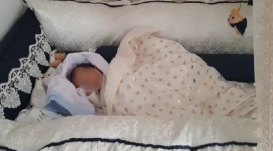 Pais dormem e acham bebê de três meses morto