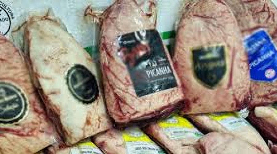 Homem é preso após furtar peças de picanha em supermercado