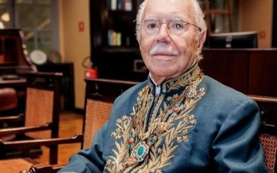 Sarney passa por exames em SP uma semana após internação por pneumonia