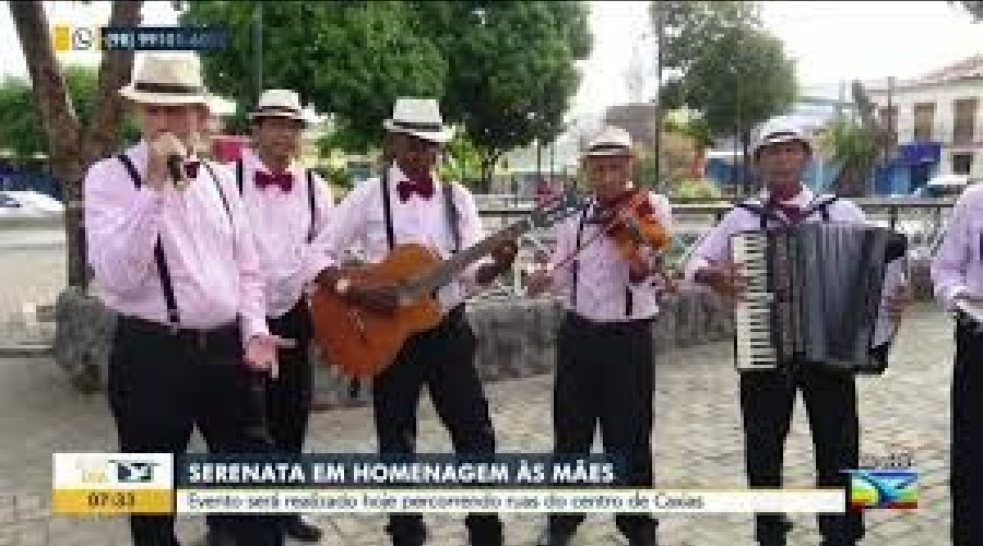 Grupo faz serenata em homenagem ao Dia das Mães em Caxias