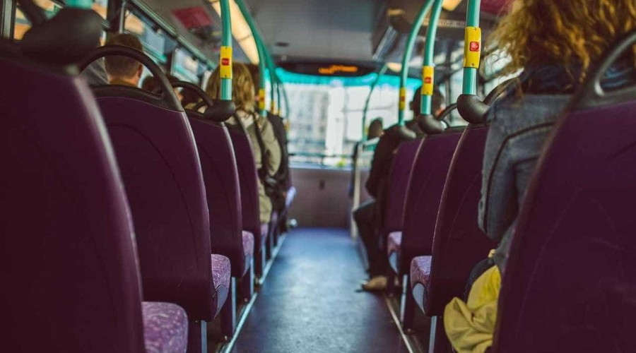 Ônibus cai em abismo, mata 23 pessoas e deixa 15 feridas no Peru