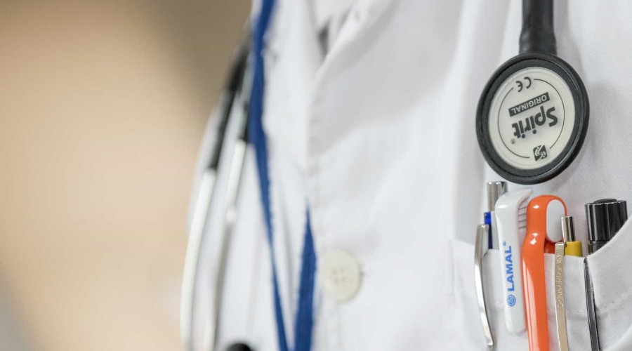 Deputados têm direito a 70 médicos de 17 especialidades