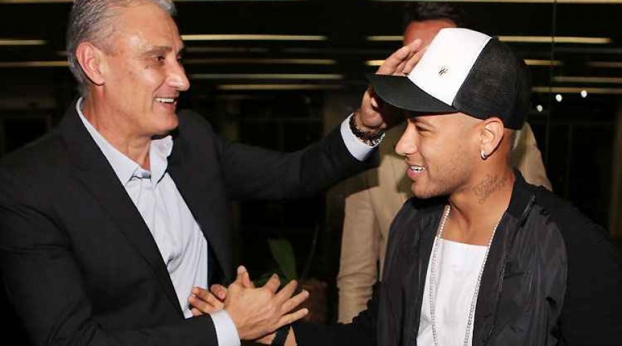 Tite vê Neymar insubstituível, mas diz que responsabilidade deve ser dividida