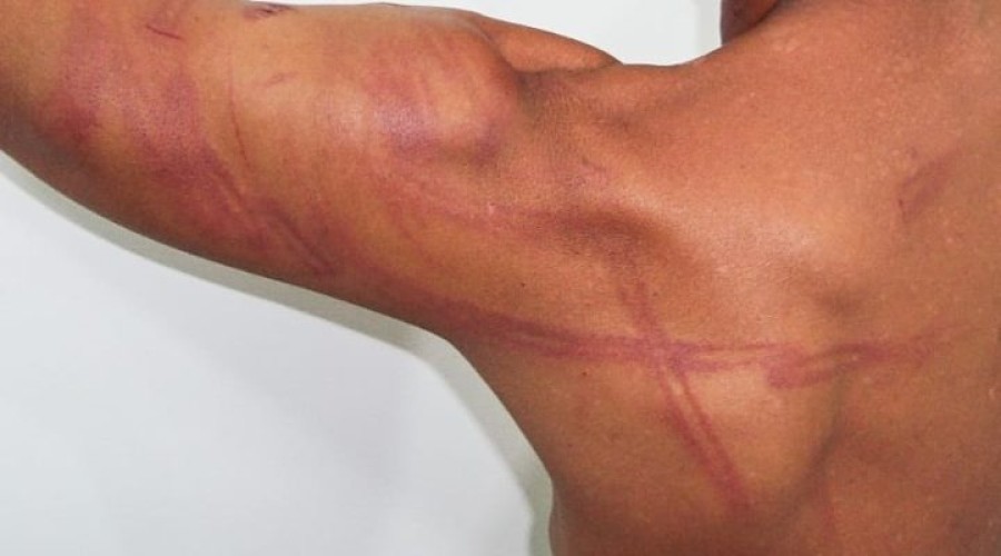 Marido apanha de chicote após esposa flagrar traição