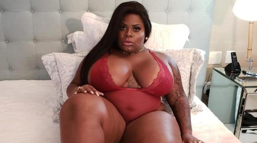LANÇOU NOVO CLIPE: Jojo Todynho causa ao posar de lingerie transparente na cama: 'Acordei gostosa'