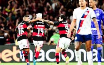 Flamengo vence o Bahia no Maracanã e mantém a vice-liderança do Brasileirão