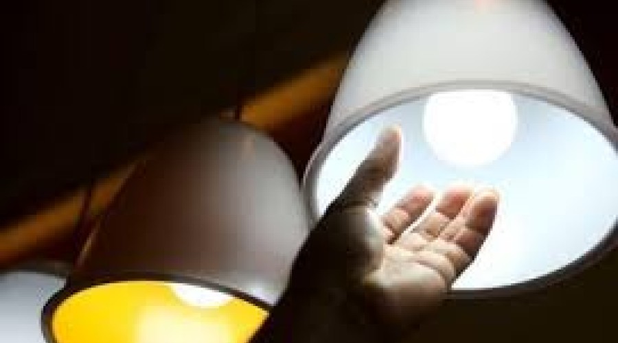 Valor da conta de luz deve diminuir, mas falta planejamento, diz economista