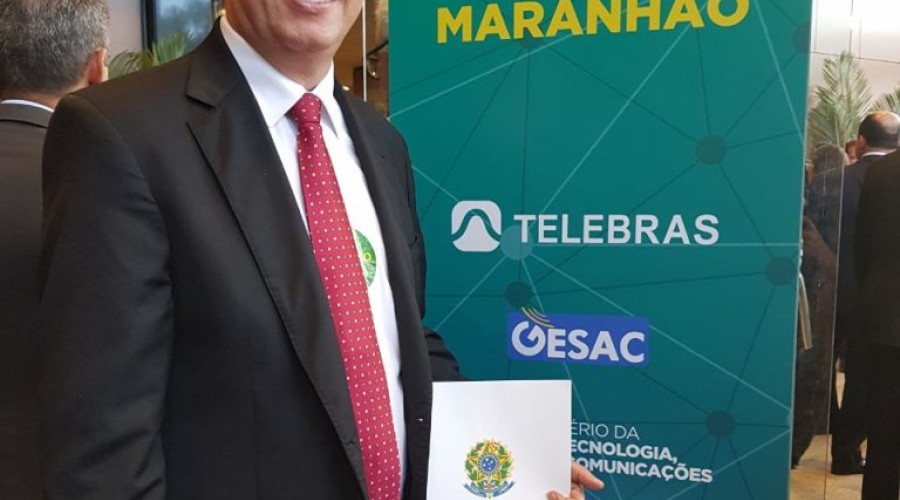 Prefeito Fábio Gentil assina em Brasília adesão ao programa federal Internet para Todos