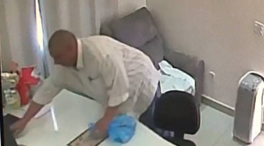 Assista ao Vídeo. Homem furta celular de padre durante missa no DF