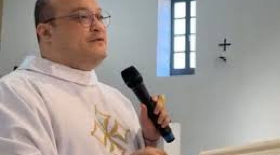 Escândalo: Padre bêbado  quebra garrafas e xingou frentistas em posto de SP é afastado da igreja