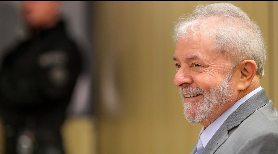 Brasil não terá paz política enquanto não deixarem Lula voltar às urnas, diz colunista do El Pais