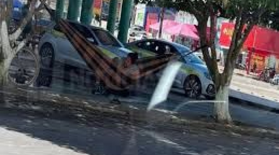 Mulher é flagrada descansando em rede no centro de Cruzeiro do Sul e chama atenção de populares