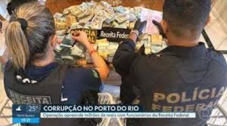 Agentes encontraram cerca de R$ 2 milhões em dinheiro dentro de piano na casa de auditora da fiscal