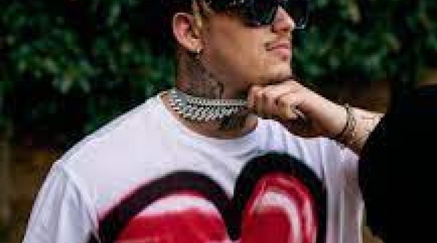 Rapper sul-africano Costa Titch morre aos 27 anos durante