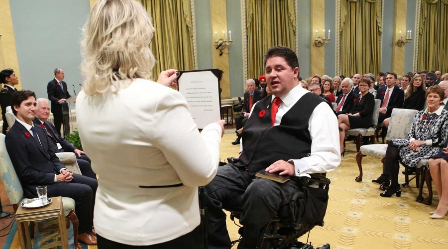 Após denúncia de assédio sexual, ministro do Canadá renuncia