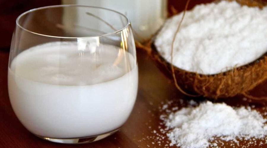 Aprenda a fazer leite de coco caseiro