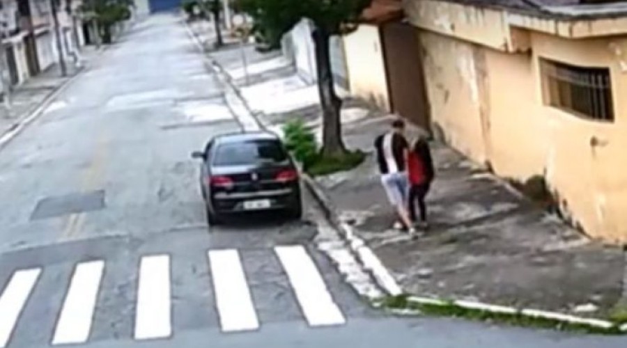 ASSISTA AO VÍDEO: Policial militar ou um bandido da pior espécie? Veja no vídeo o ele foi capaz de fazer com jovem evangélica