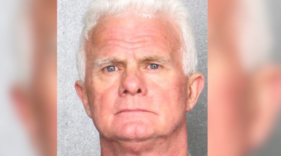 Americano de 65 anos de idade é acusado de homicídio, assumiu que 'sufocou' a namorada, mas garante que tudo se trata de um 'acidente sexual'