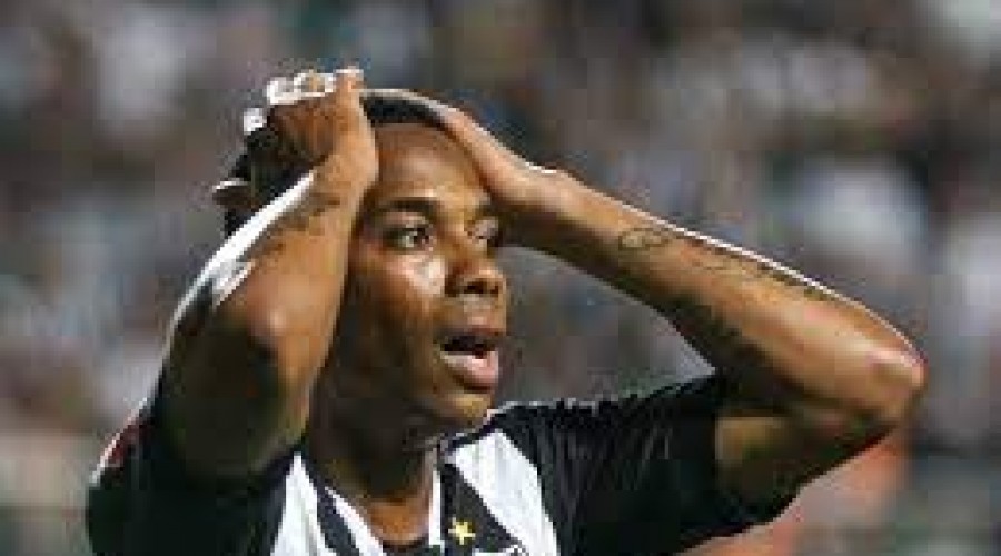 STJ forma maioria para que Robinho cumpra pena por estupro no Brasil