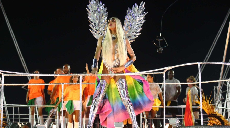 Pabllo Vittar estreia na Beija-Flor: 'Momento histórico'