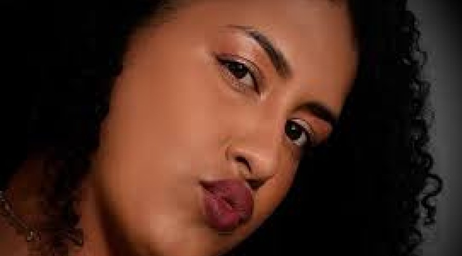 Mulher trans é assassinada com mais de 10 tiros na frente dos irmãos no meio da rua