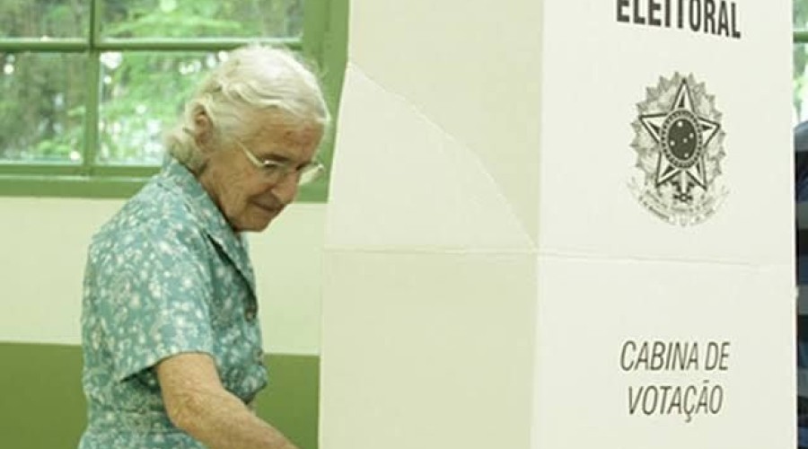 Urna eletrônica no Brasil  Justiça Eleitoral • O sistema de votação eletrônico brasileiro permite o exercício da cidadania com maior segurança. A urna foi desenvolvida para computar votos de forma segura e sigilosa, atendendo à demanda e às caracter