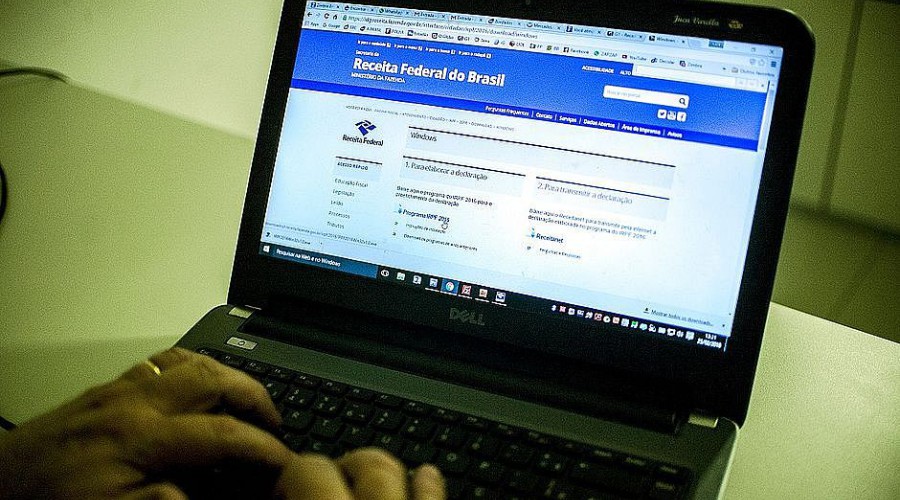 Cartas que pedem atualização de dados bancários na Receita Federal são falsas