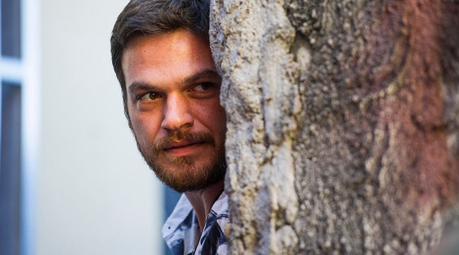 Ator sofre acidente com carro em Salvador enquanto grava novela da Globo