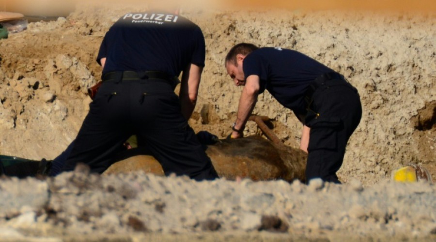 Bomba da Segunda Guerra é desarmada em Berlim