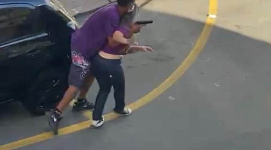 Assista o Vídeo: No Rio de Janeiro assaltante faz mulher refém e é morto a tiros pela polícia