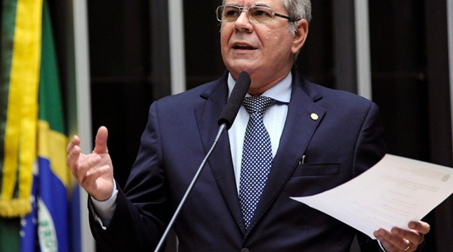 Assista o Vídeo: Deputado federal presta homenagens ao Dia do Jornalista