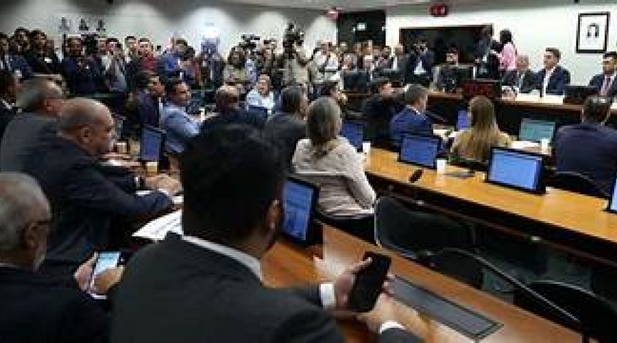 DIRETO DE BRASÍLIA: A imediata reação da oposição ao decreto desarmamentista de Lula