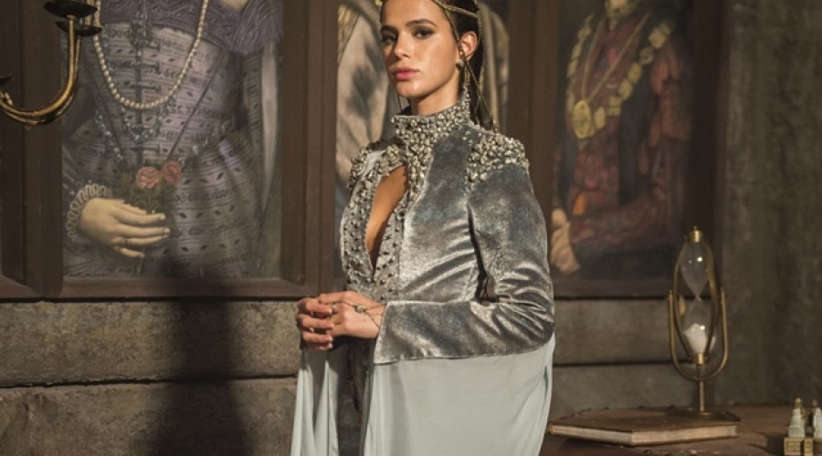 Produção se descuida e microfone de Bruna Marquezine é vazado em Deus Salve o Rei