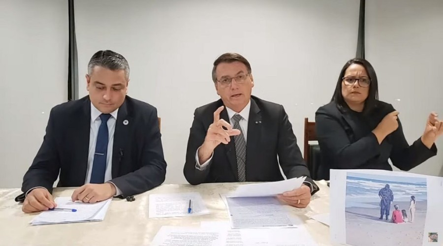 Bolsonaro diz que vacinação no Maranhão atrasa porque “Flávio Dino não trabalha sábado, domingo e feriado”