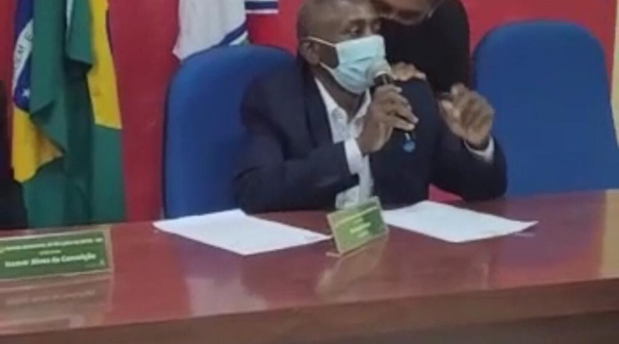 Vídeo/CONFUSAÕ NA SESSÃO DA CÂMARA/São João do Sóter - Professores perdem a paciência e vão para cima dos vereadores