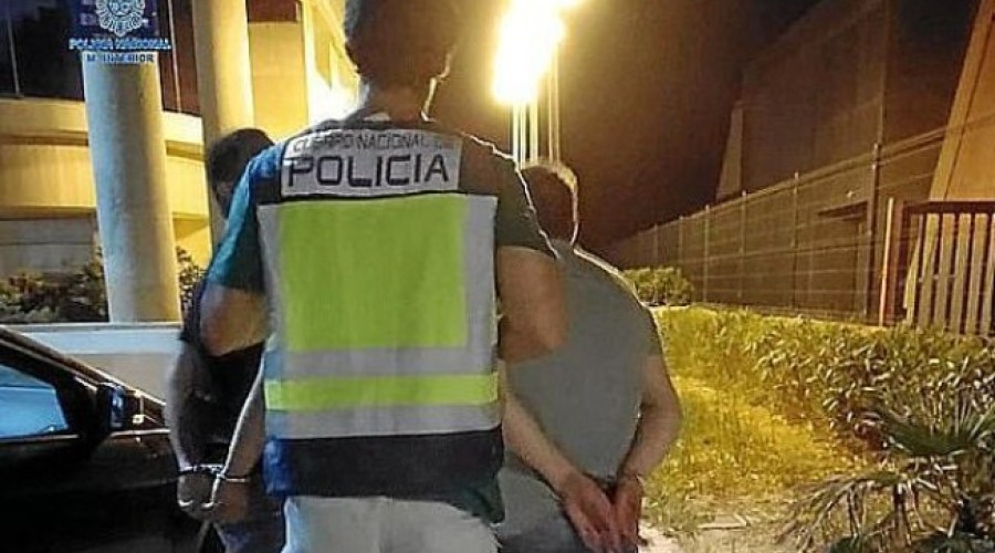 Homem flagra estupro de mulher em praia e também participa do crime
