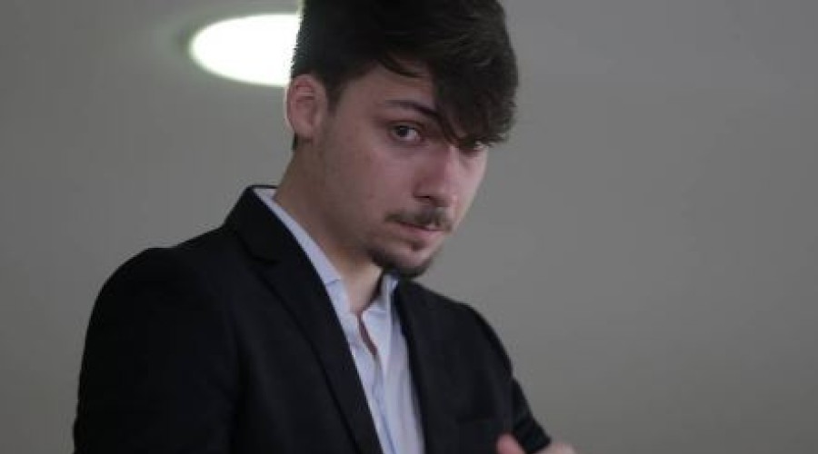 Filho do Bolsonaro é alvo de operação da PCDF