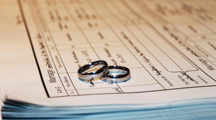 Mulher é condenada a indenizar atual esposa de seu ex-marido por xingá-la.