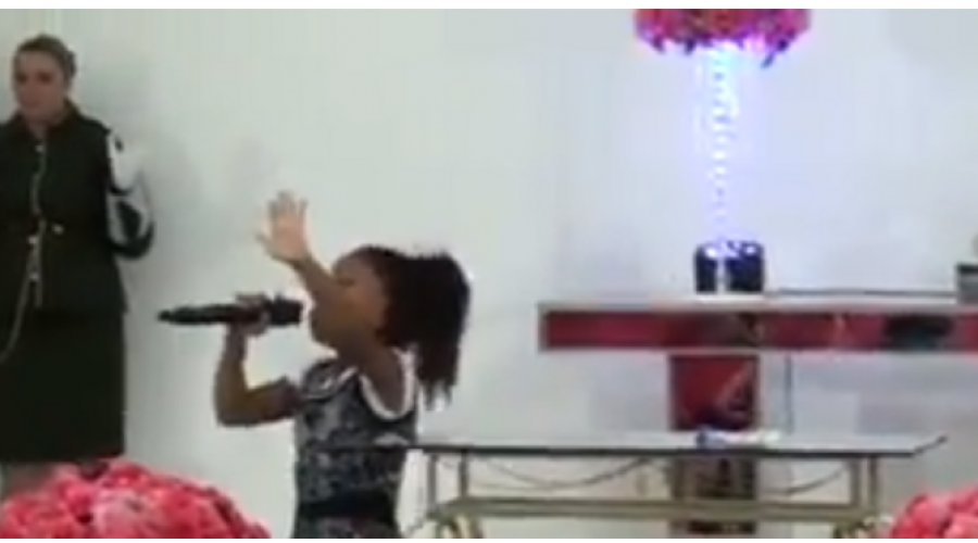 ASSISTA AO VÍDEO - É de arrepiar sinta a presença de deus nessa criança