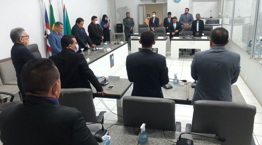 Parlamentares saúdam nova mesa diretora eleita para biênio 2023/2024 e prestam um minuto de silêncio em homenagem póstuma a Teódulo Aragão e Sinésio Aquino