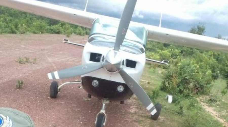 Avião carregado com droga é apreendido após fazer pouso de emergência no Sul do Piauí