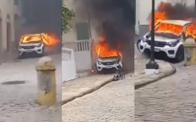 VÍDEO: Carro pega fogo e desce desgovernado por rua do Centro Histórico de São Luís